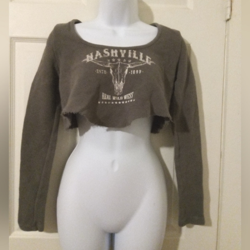 Forever 21 grey 🩶 distressed crop top
